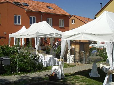 Polterhochzeit im eigenen Garten