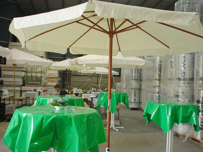 Logistik Center Eröffnungsfeier Marktschirm Stehtisch Logistik Center Eröffnungsfeier Marktschirm Stehtisch