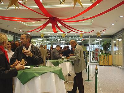 Einkaufscenter Advent Event Stehtisch