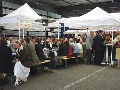 Firmenjubil&auml;um Baldachin Biertischgarnitur