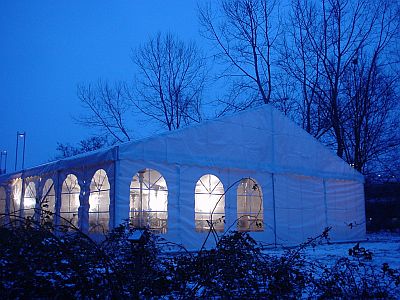 Kantinen-ersatzbetrieb im Zelt