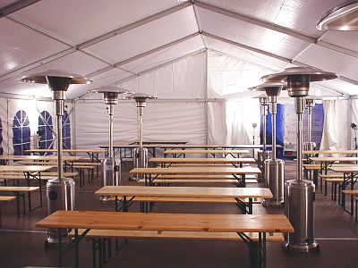 Kantinen-Ersatzbetrieb im Zelt